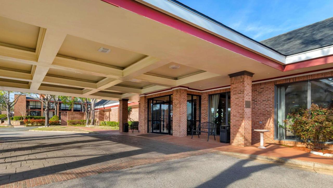 Magnuson Grand Hotel And Conference Center Tyler Bagian luar foto