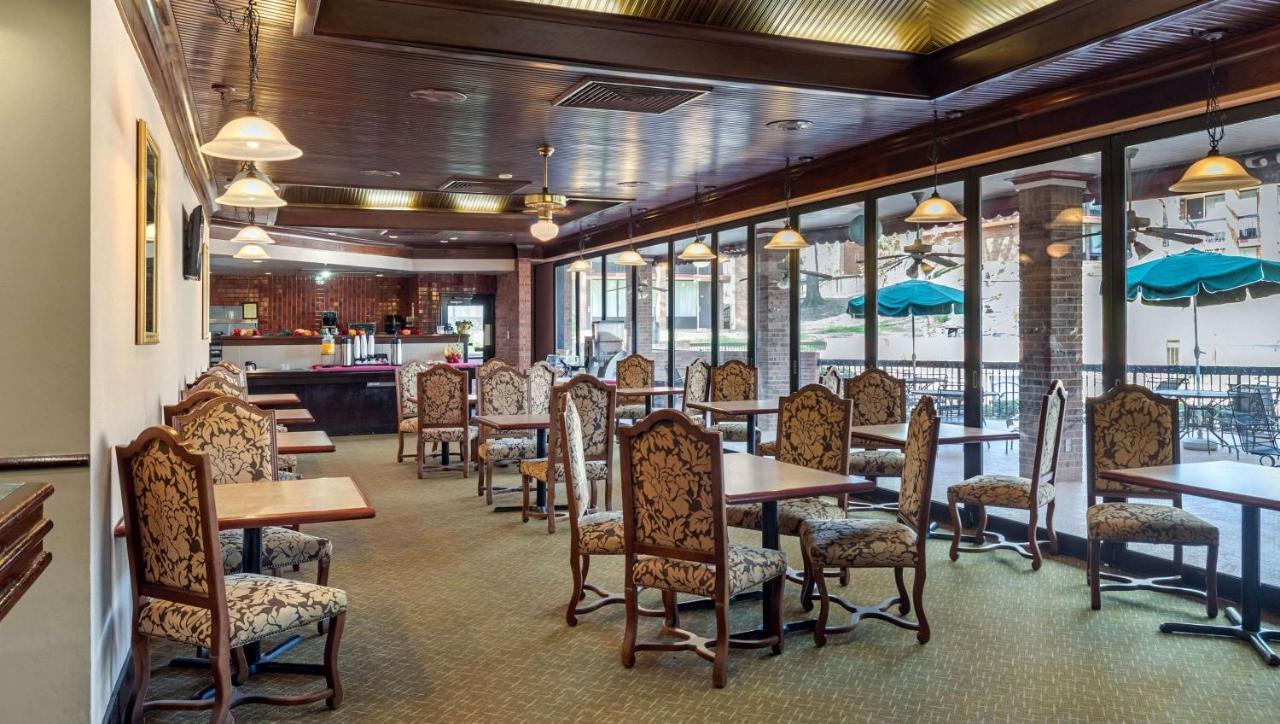 Magnuson Grand Hotel And Conference Center Tyler Bagian luar foto