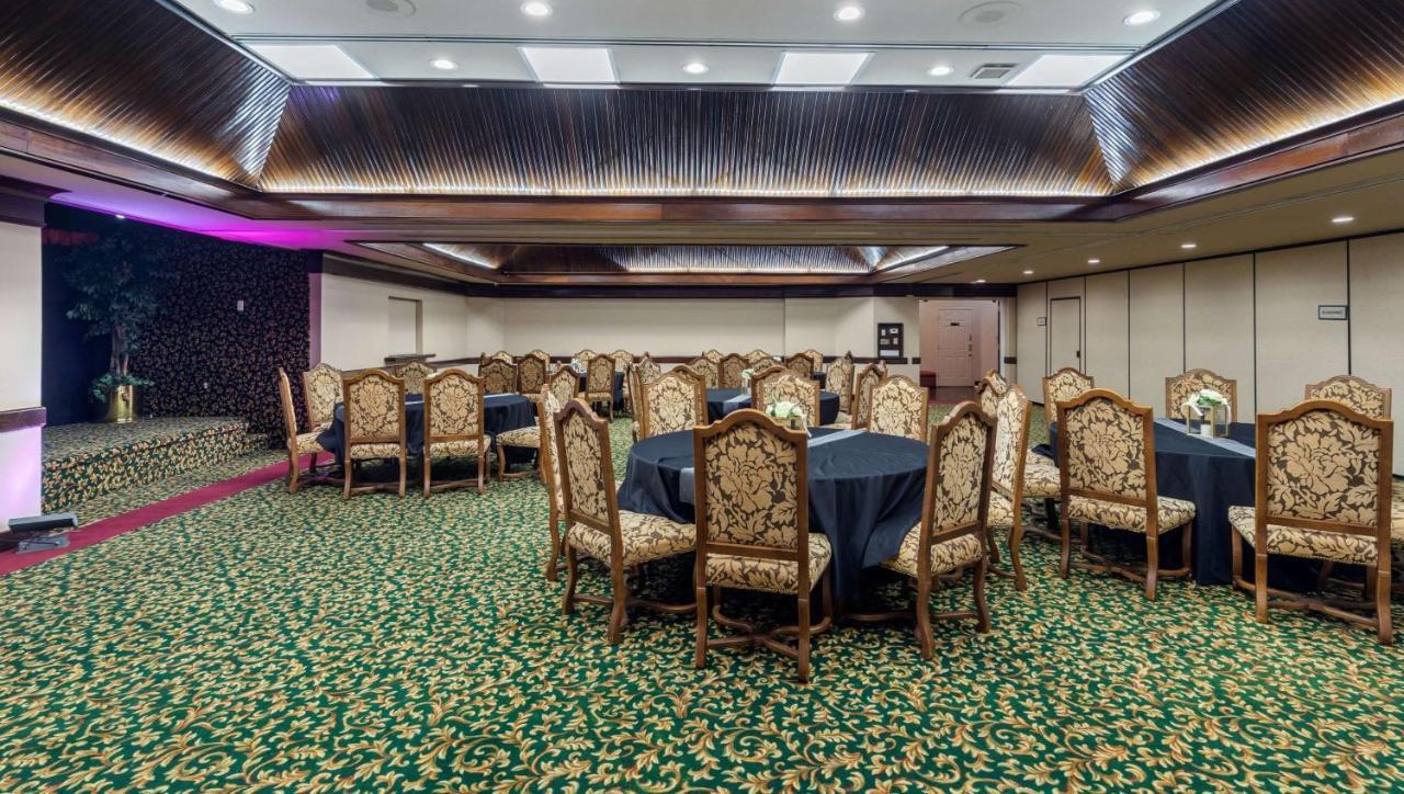 Magnuson Grand Hotel And Conference Center Tyler Bagian luar foto