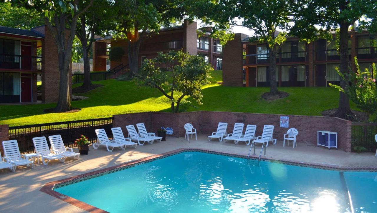Magnuson Grand Hotel And Conference Center Tyler Bagian luar foto