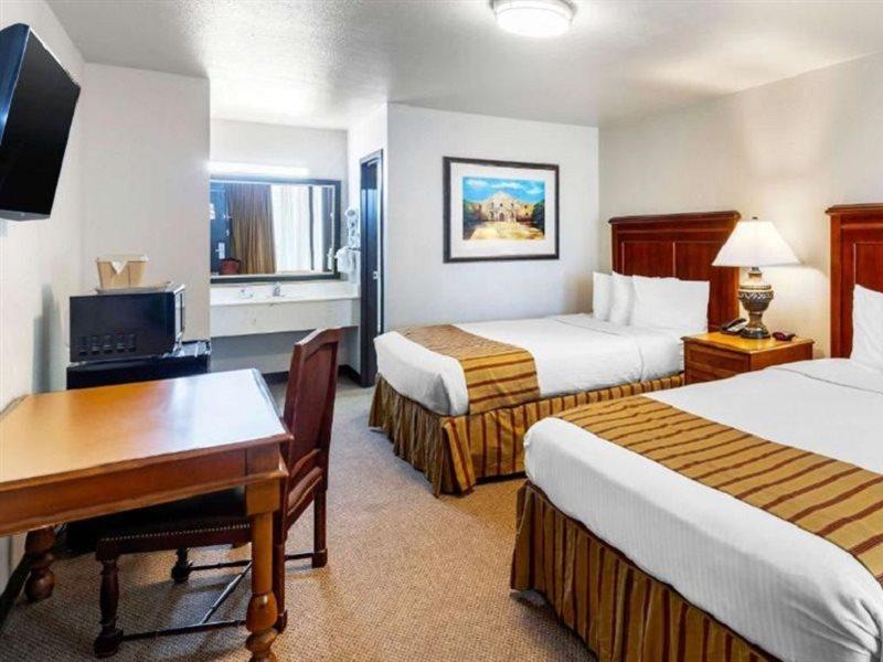 Magnuson Grand Hotel And Conference Center Tyler Bagian luar foto