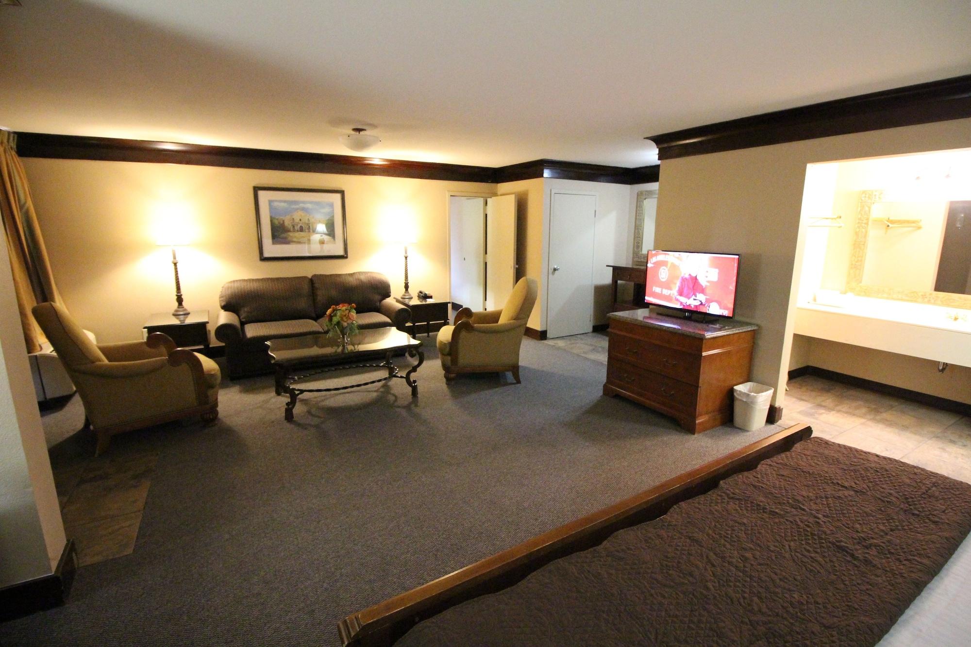 Magnuson Grand Hotel And Conference Center Tyler Bagian luar foto