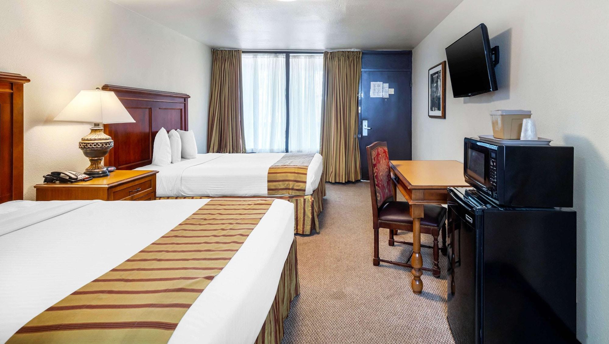 Magnuson Grand Hotel And Conference Center Tyler Bagian luar foto