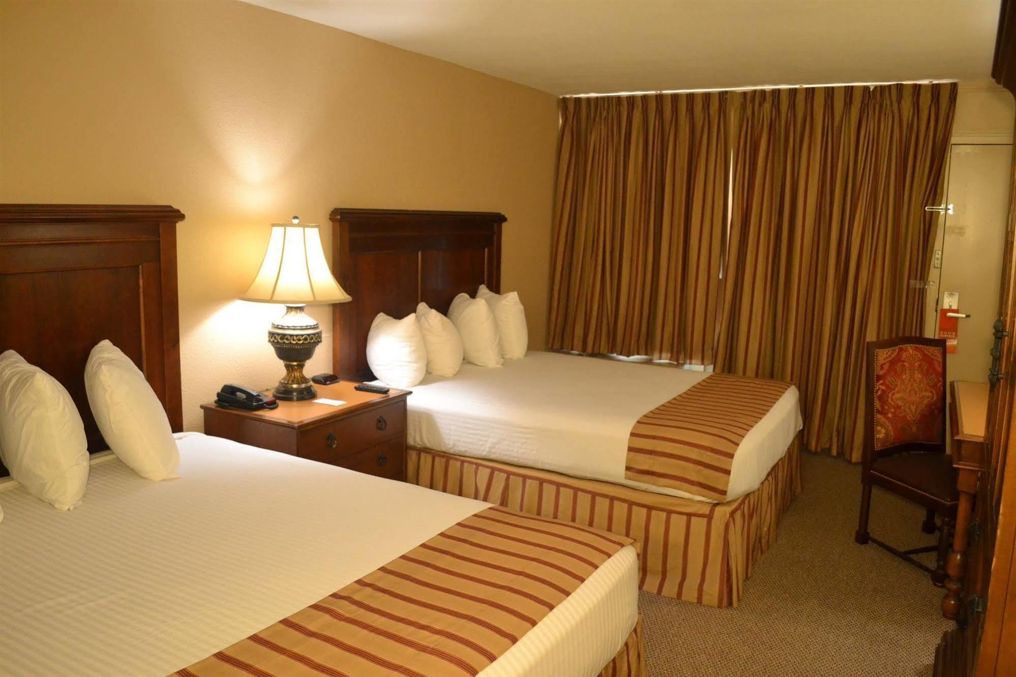 Magnuson Grand Hotel And Conference Center Tyler Bagian luar foto